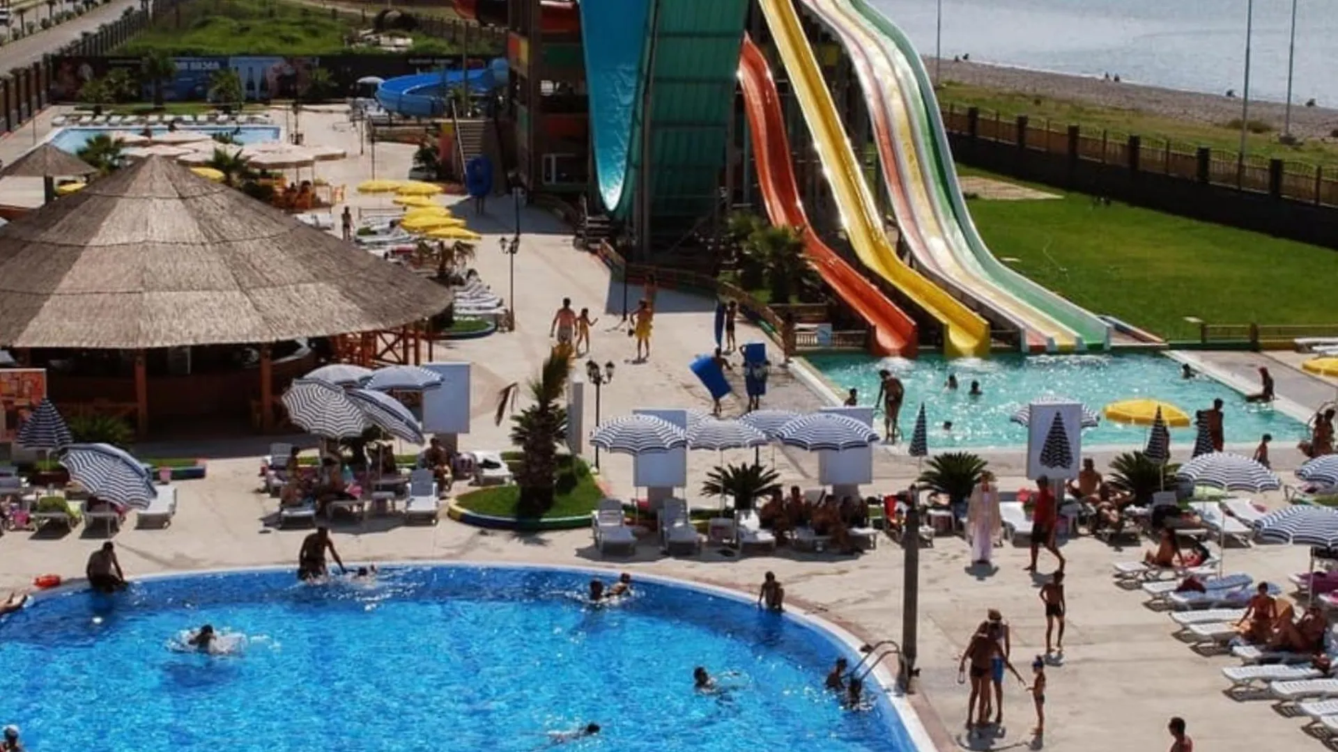 Charming Seaside 2-Room Spacious Apt#8 Washer Wifi Bidet Batumi Apartment
