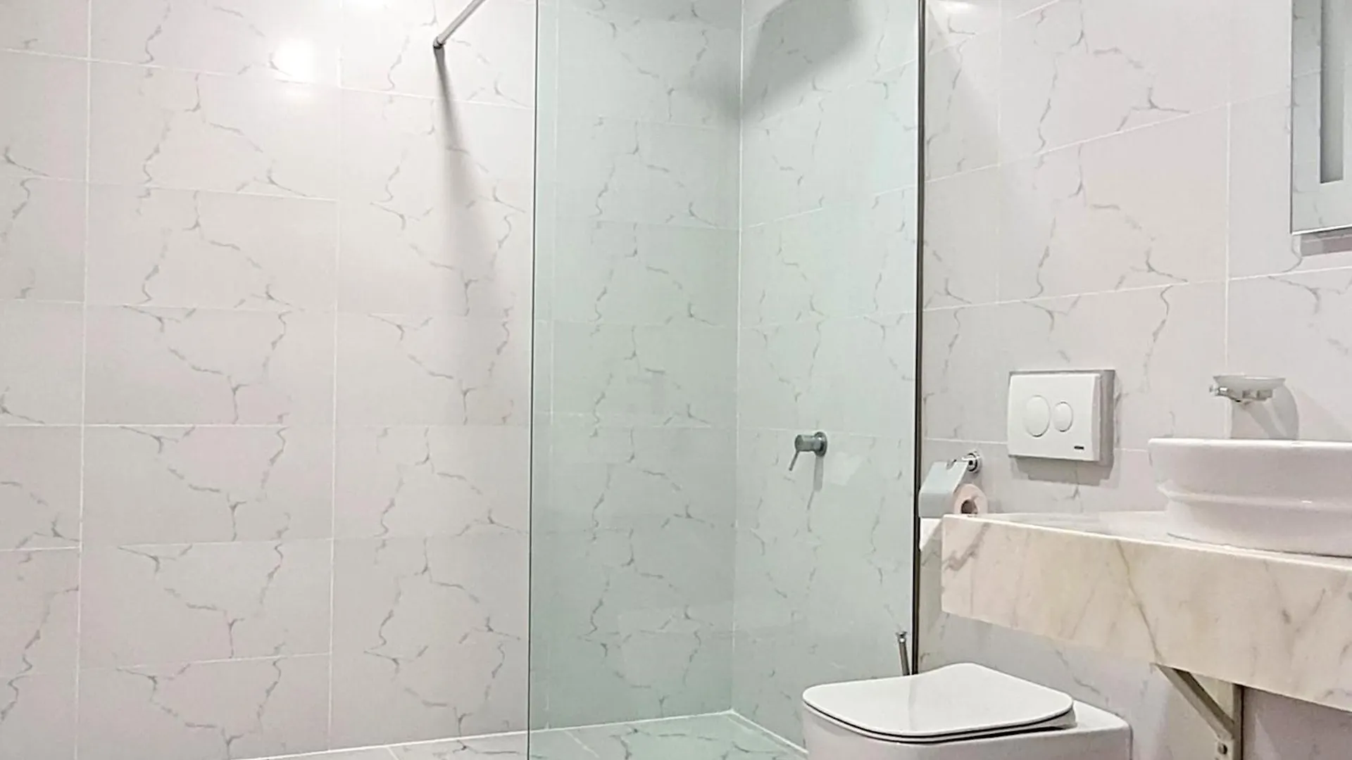 Charming Seaside 2-Room Spacious Apt#8 Washer Wifi Bidet Batumi Apartment