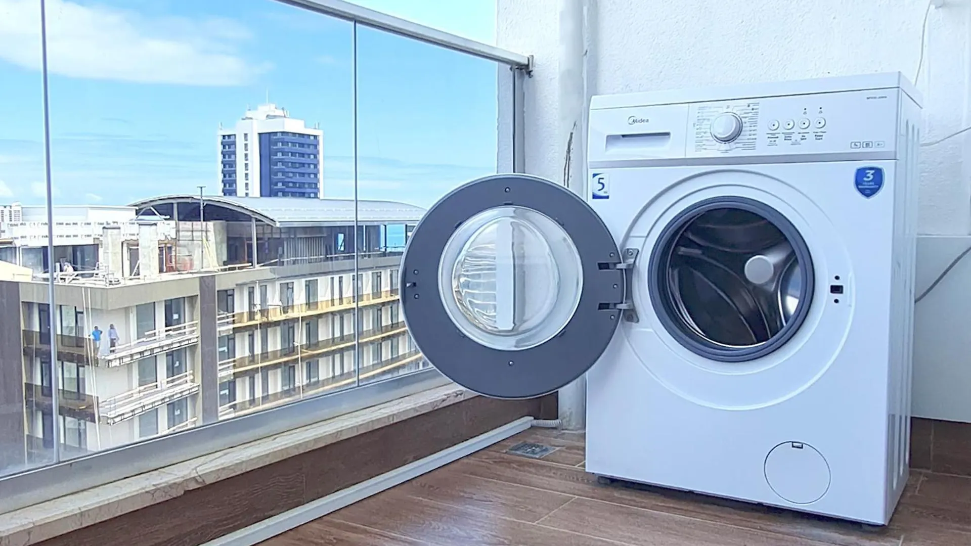 Charming Seaside 2-Room Spacious Apt#8 Washer Wifi Bidet Batumi Apartment